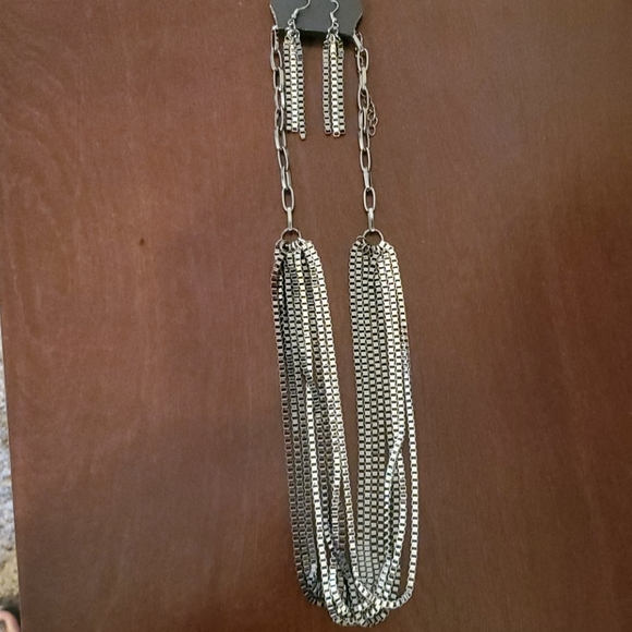 Necklaces - Picture 4 of 6